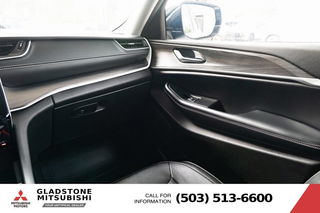 Used 2023 Jeep Grand Cherokee Limited AWD/4WD image 11