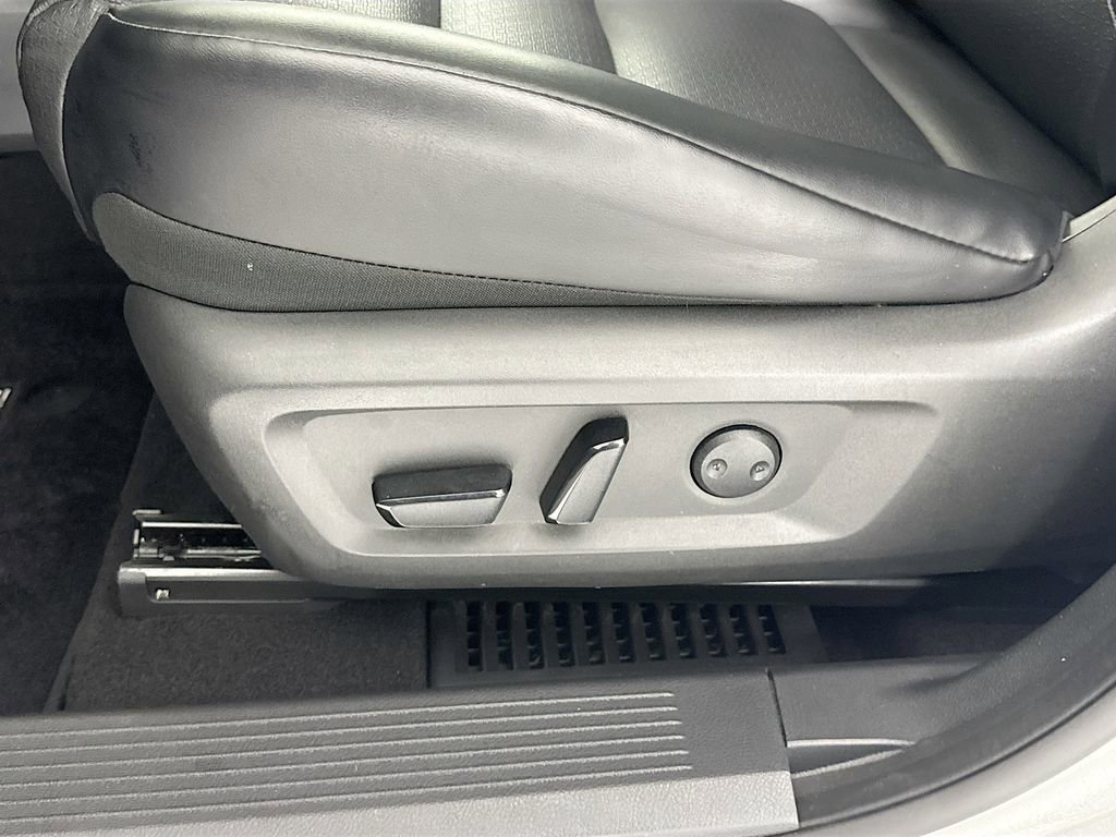 Used 2023 Nissan Rogue SV w/ SV Premium Package image 18