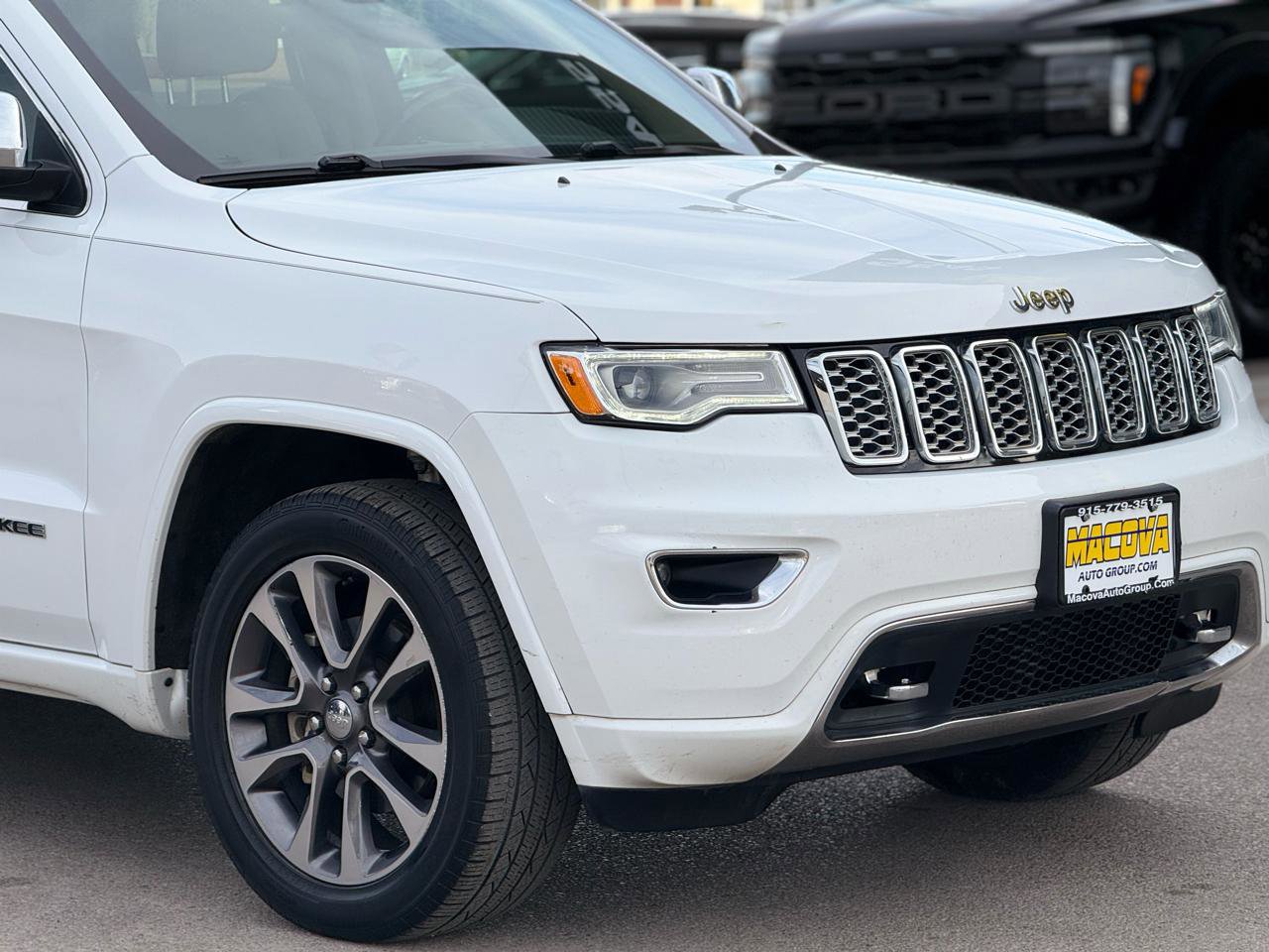 Used 2018 Jeep Grand Cherokee Overland AWD/4WD image 8