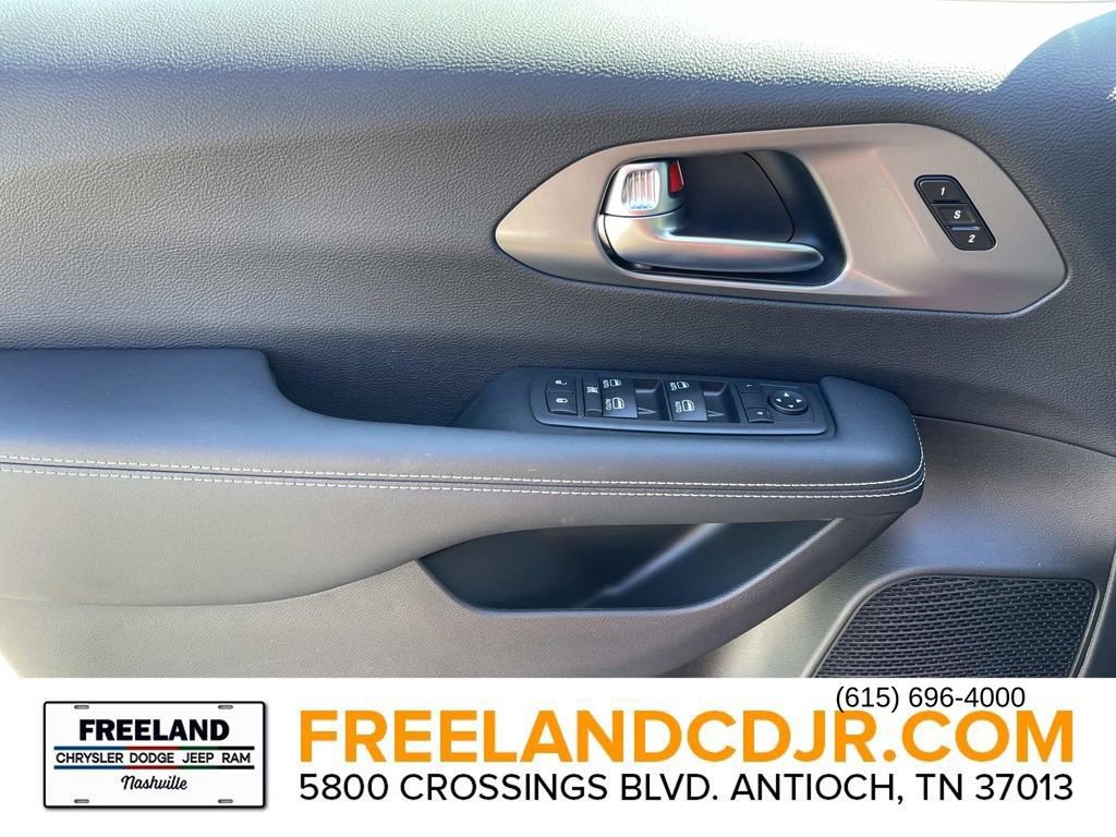 New 2026 Chrysler Pacifica Select image 21