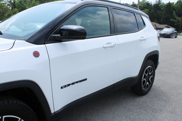 Used 2025 Jeep Compass Trailhawk w/ Trailhawk Convenience Group AWD/4WD image 43