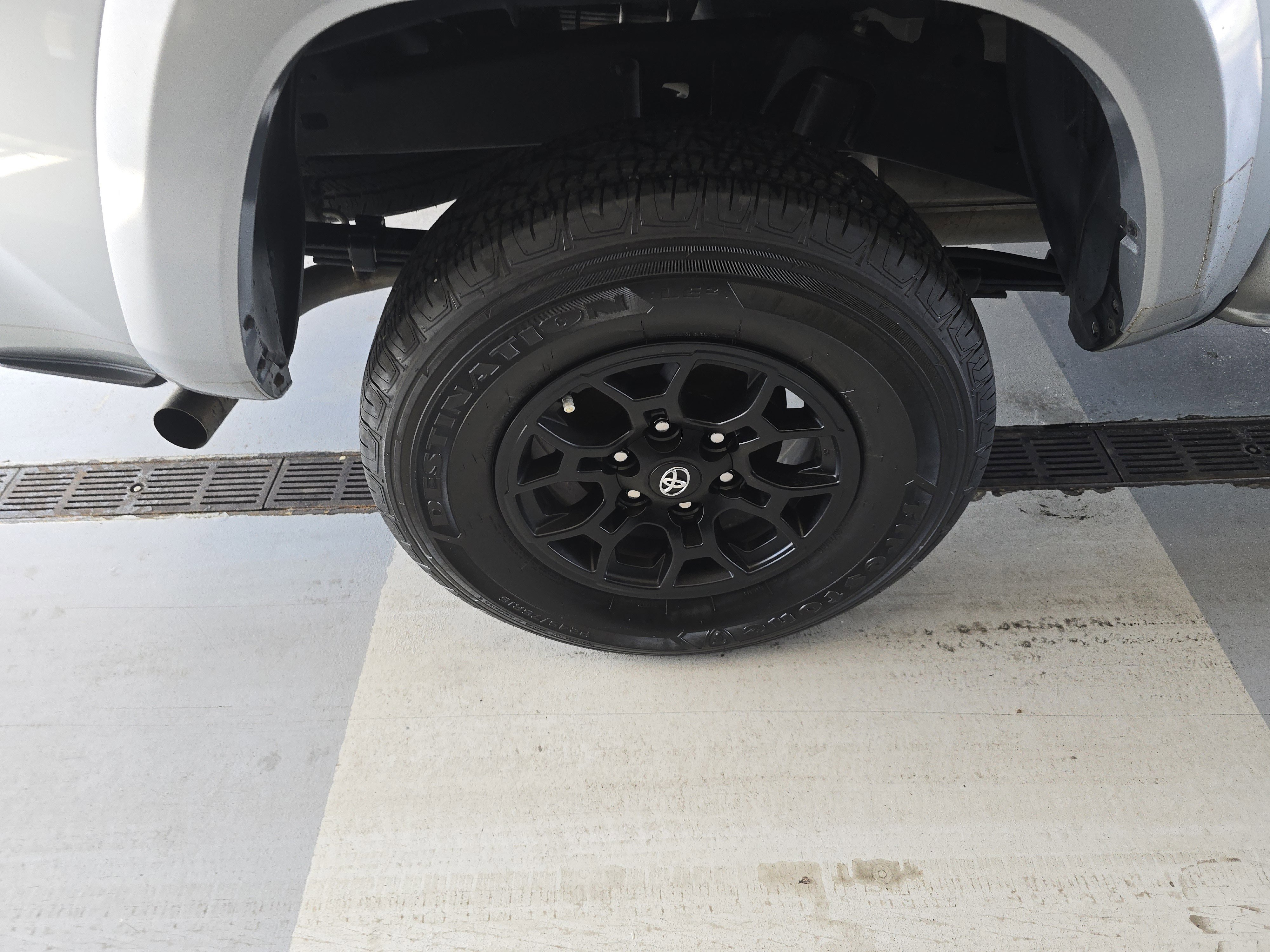 Used 2022 Toyota Tacoma SR5 w/ Technology Package image 12