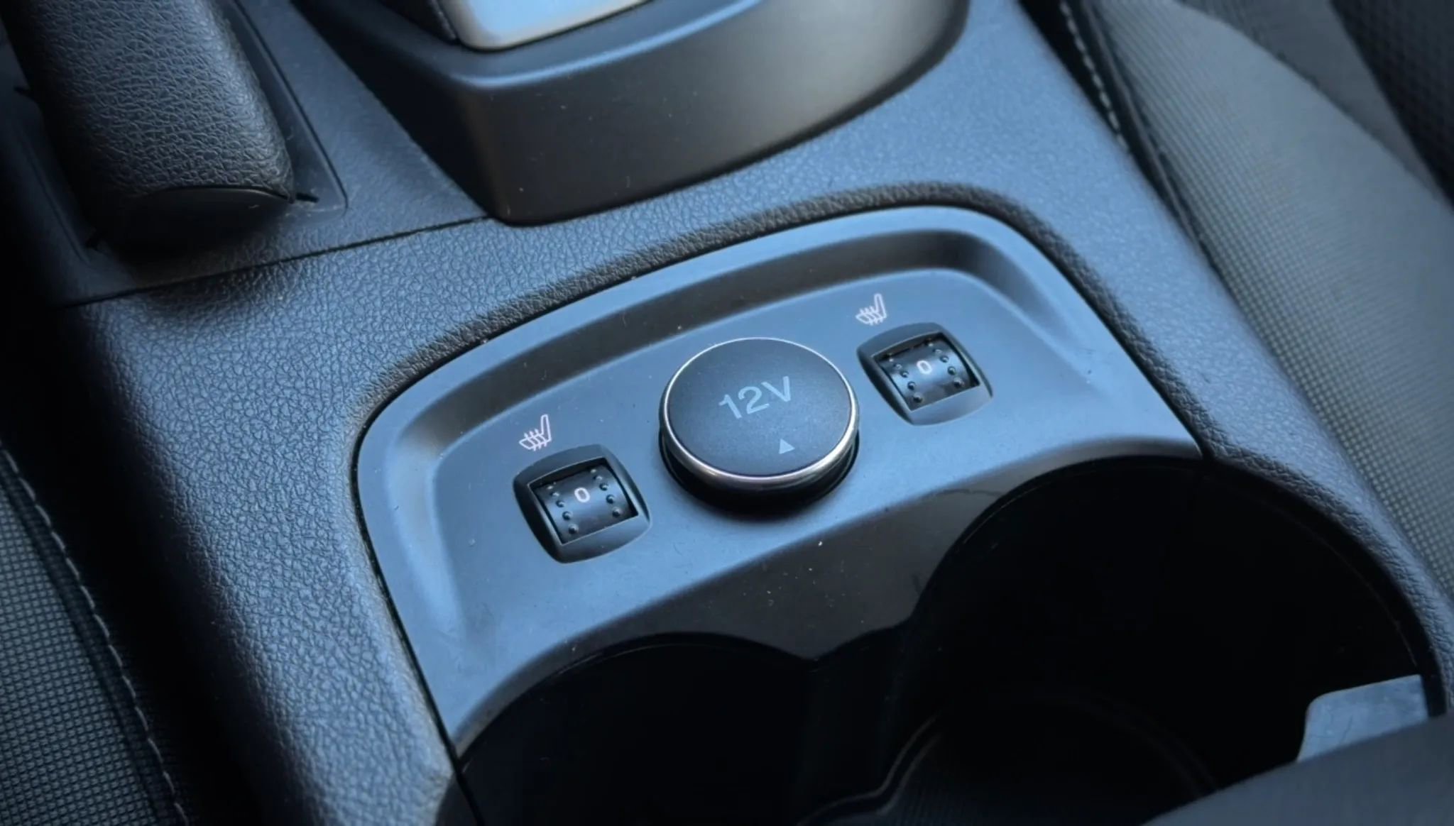 Used 2014 Ford Focus SE w/ SE Winter Package FWD image 13