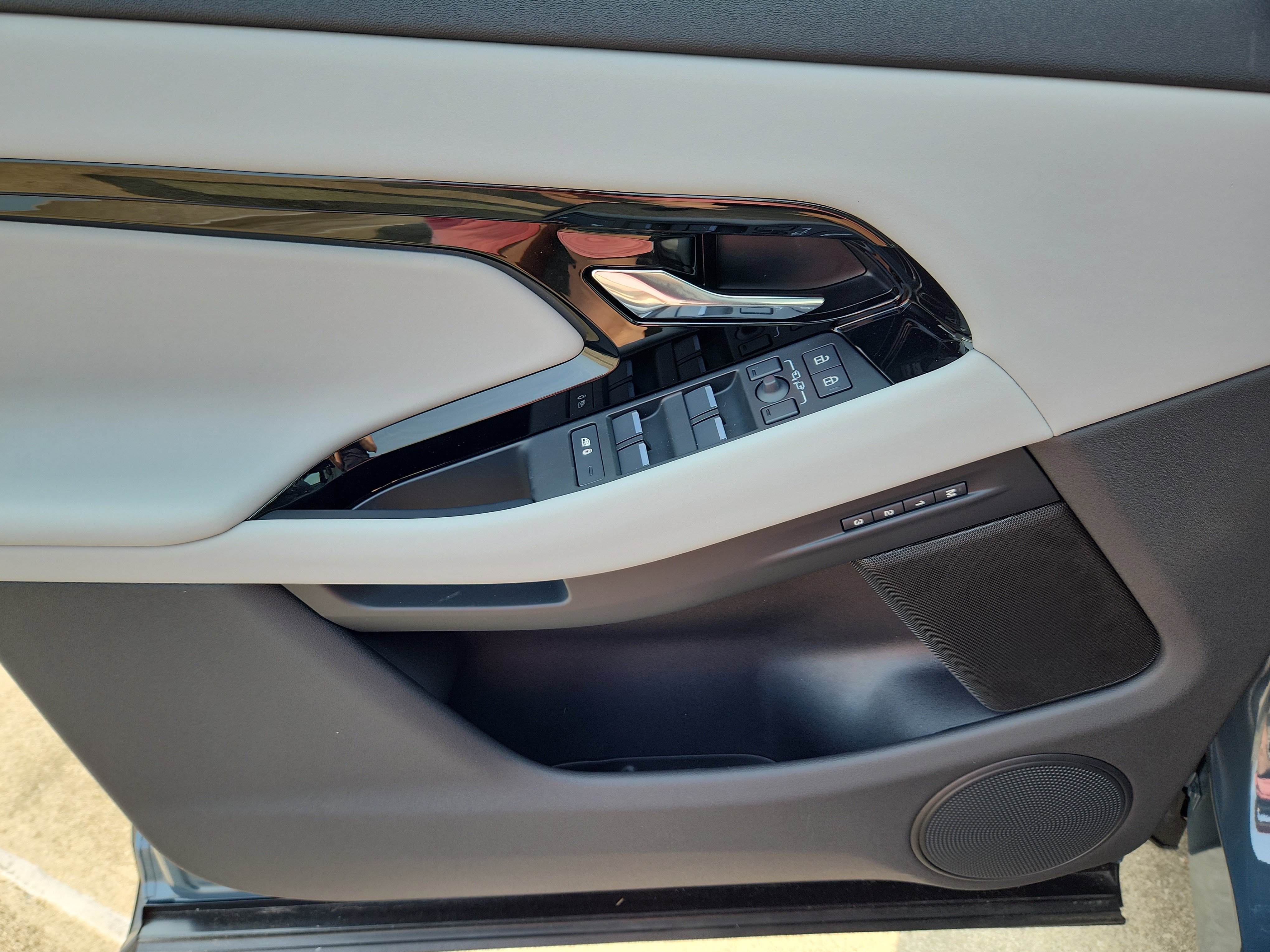 New 2026 Land Rover Range Rover Evoque S image 24