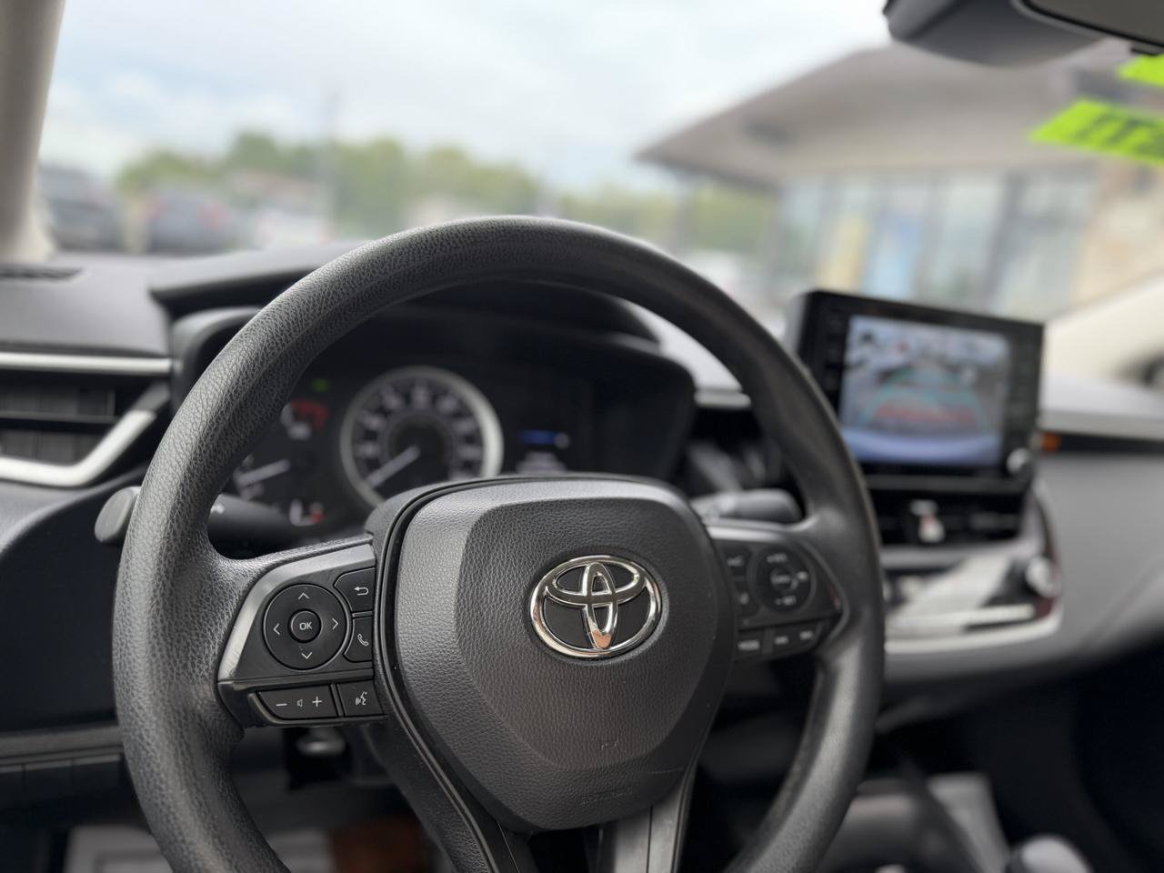 Used 2022 Toyota Corolla LE w/ LE Convenience Package FWD image 19