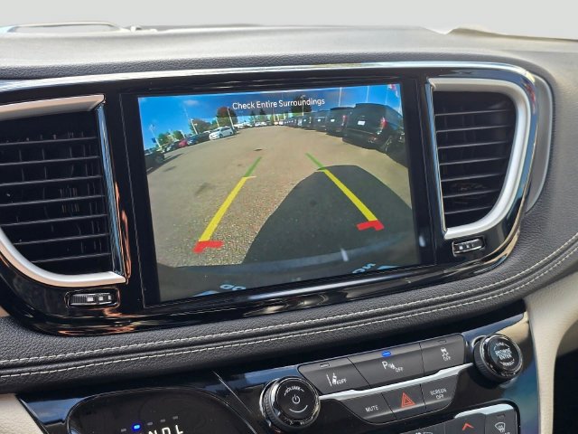 Used 2022 Chrysler Pacifica Touring-L FWD image 25