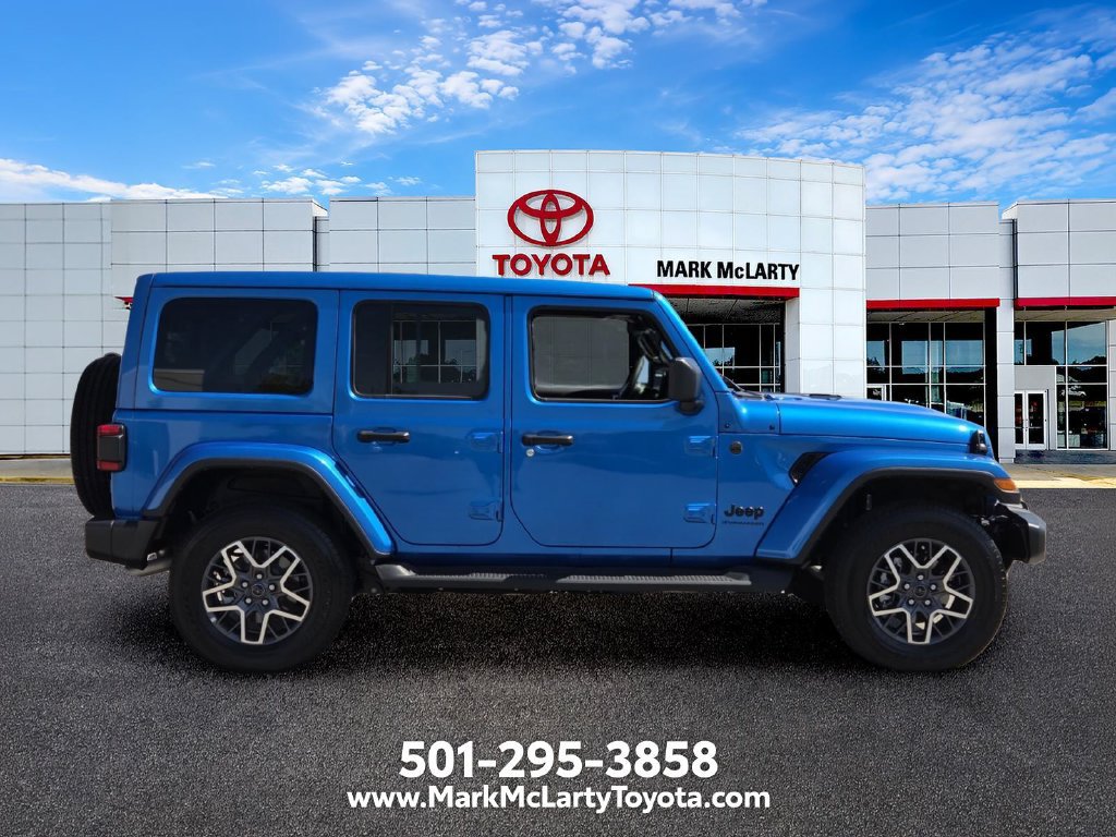 Used 2025 Jeep Wrangler Unlimited Sahara AWD/4WD image 6