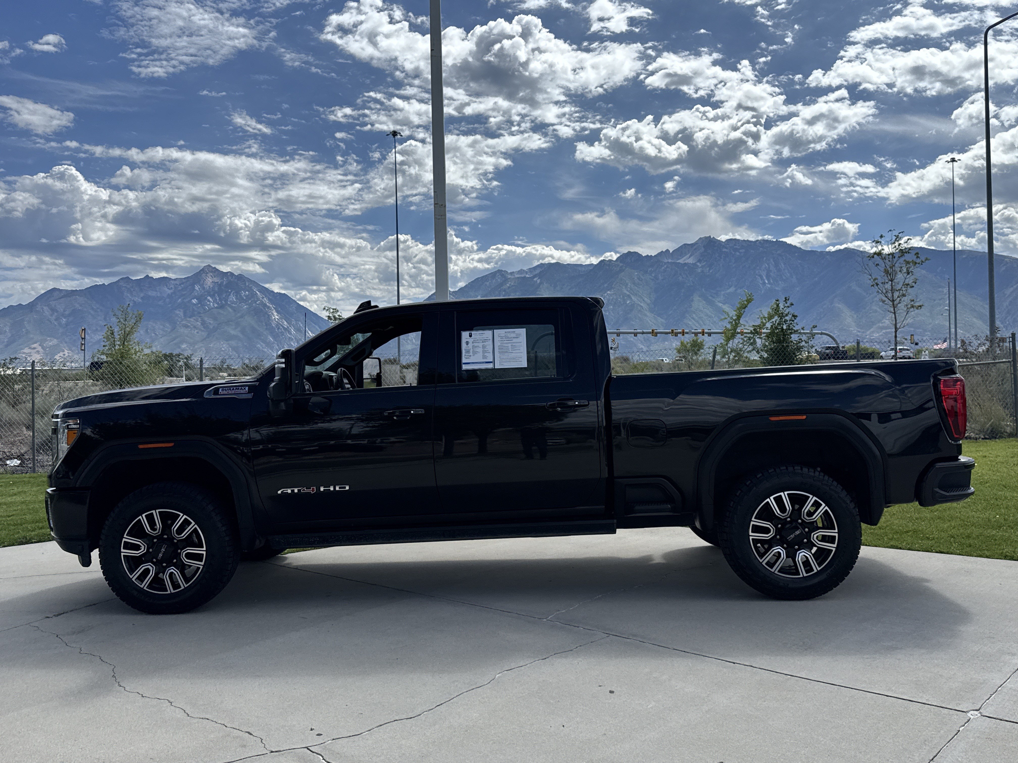Used 2023 GMC Sierra 3500 AT4 w/ Gooseneck/5TH Wheel Package AWD/4WD image 2
