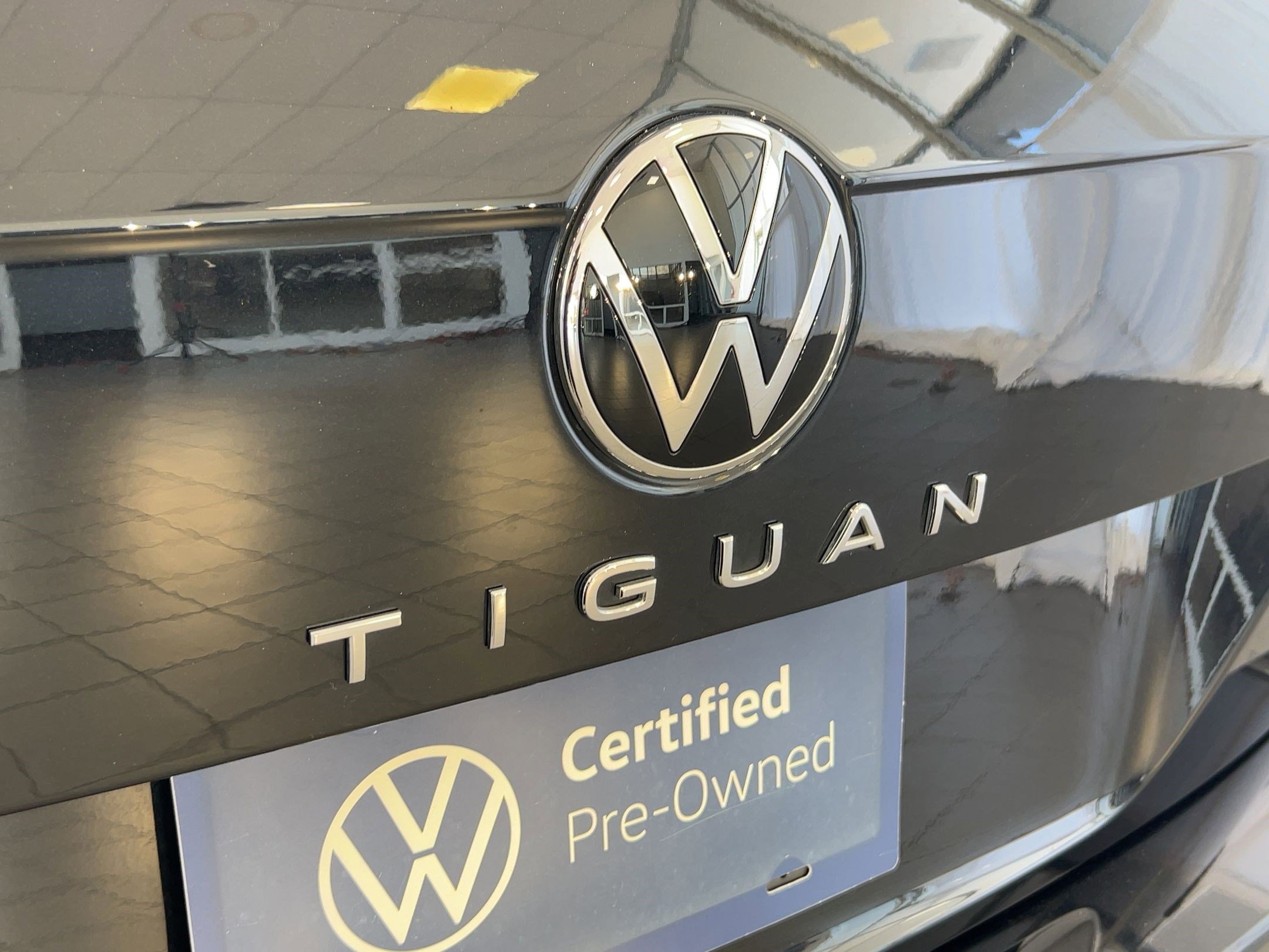 Certified 2023 Volkswagen Tiguan SEL R-Line image 35