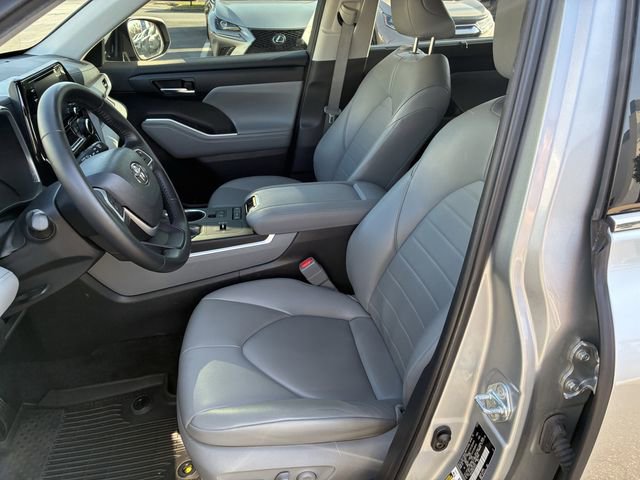 Used 2022 Toyota Highlander XLE image 11