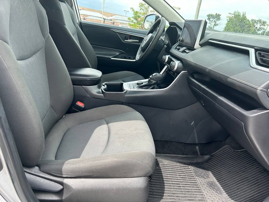 Used 2025 Toyota RAV4 XLE AWD/4WD image 31
