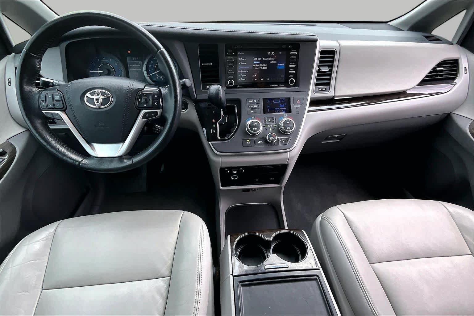 Used 2020 Toyota Sienna XLE Premium FWD image 14