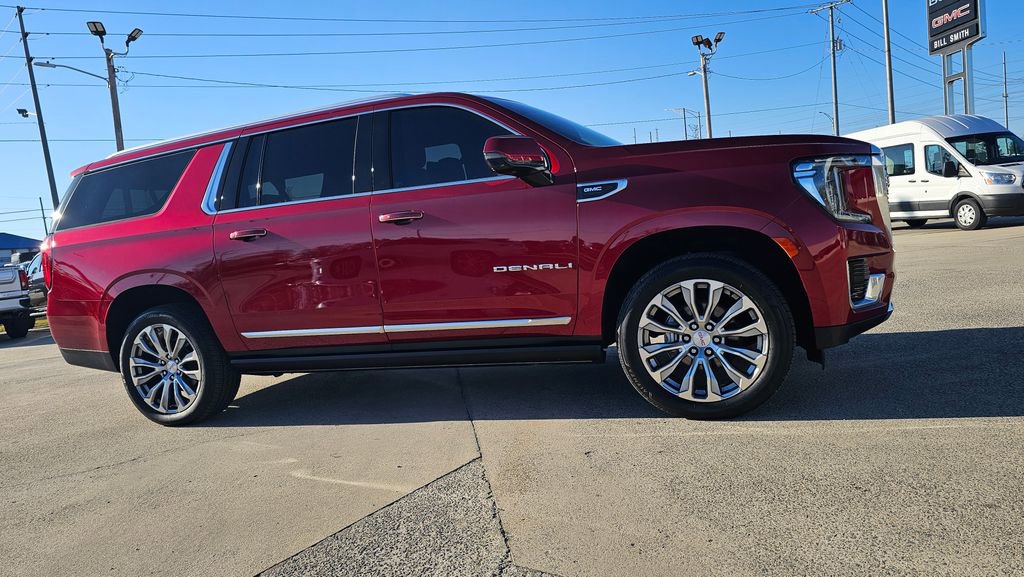 Used 2022 GMC Yukon XL Denali w/ Denali Ultimate Package image 1