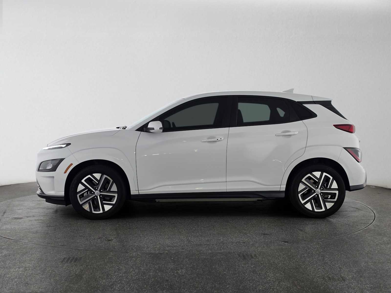 Used 2023 Hyundai Kona SE w/ Cargo Package FWD image 6