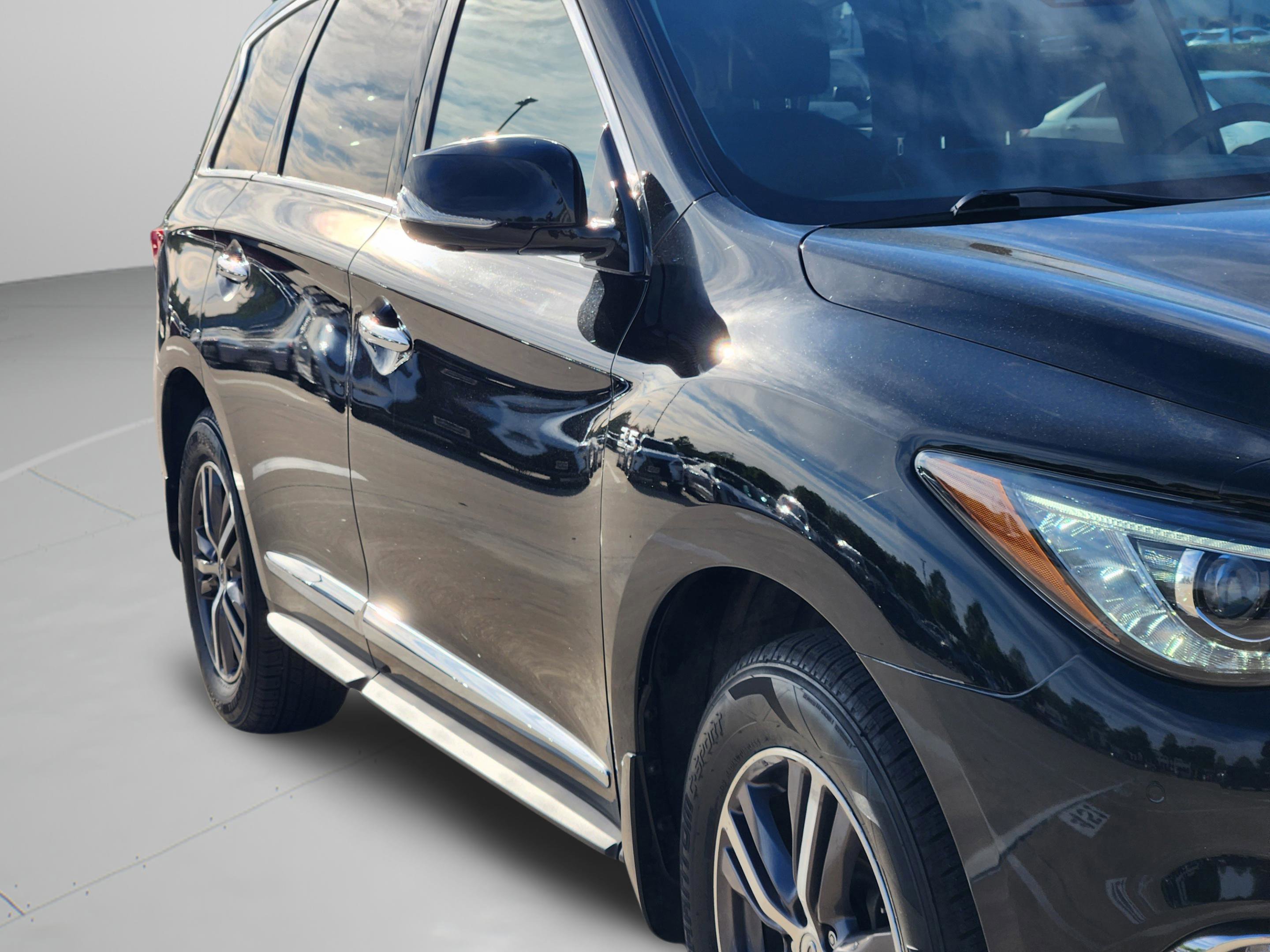 Used 2019 INFINITI QX60 Luxe w/ Essential Package image 4