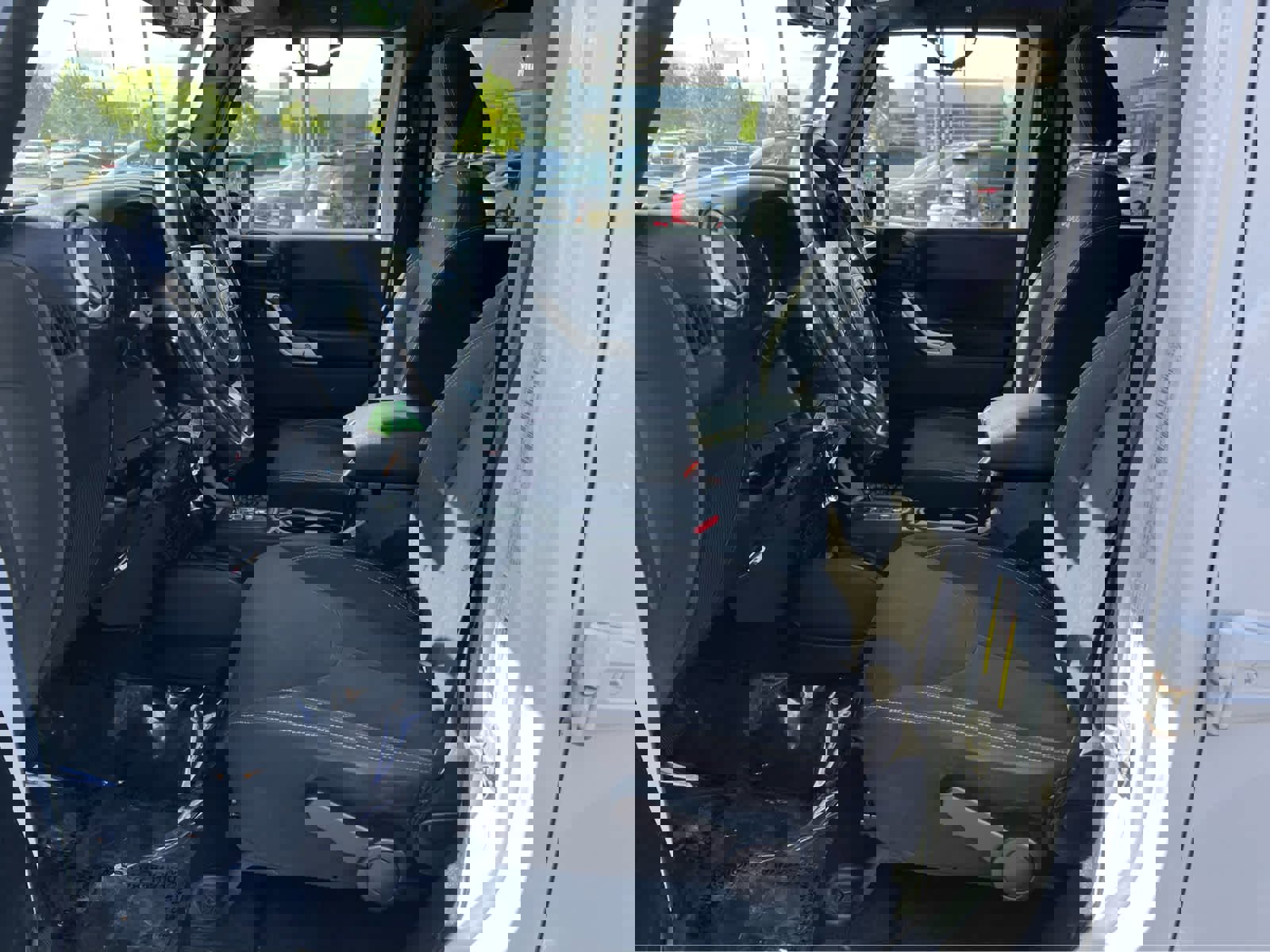 Used 2016 Jeep Wrangler Unlimited Sahara w/ Connectivity Group image 27