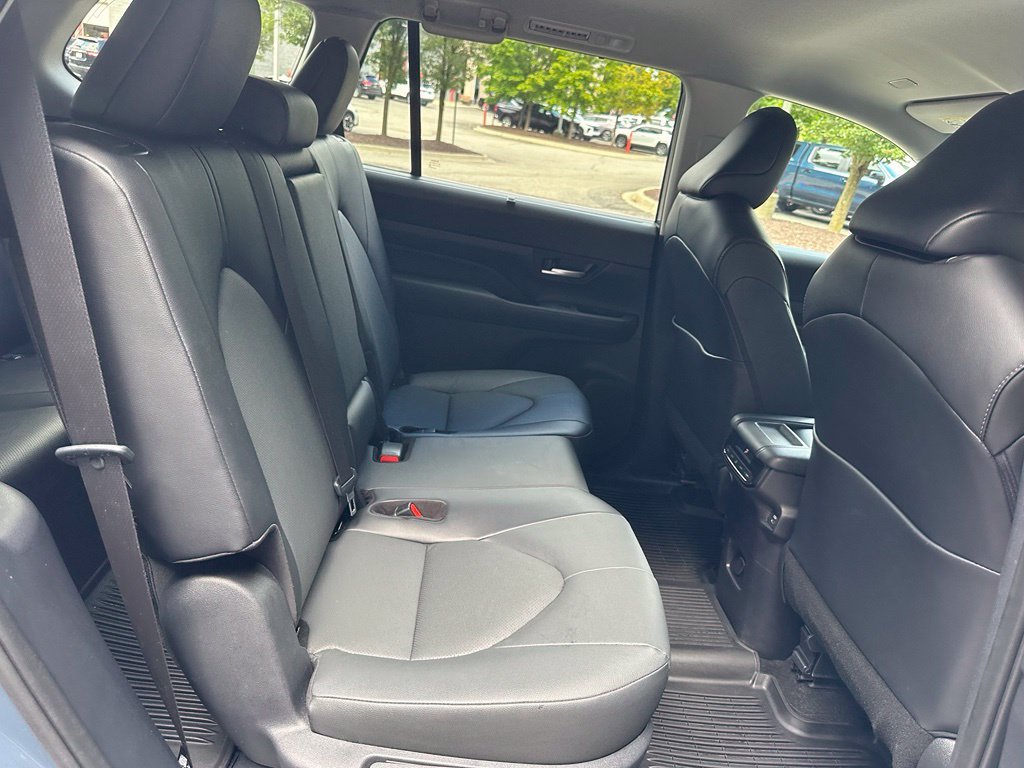 Used 2025 Toyota Grand Highlander AWD image 30
