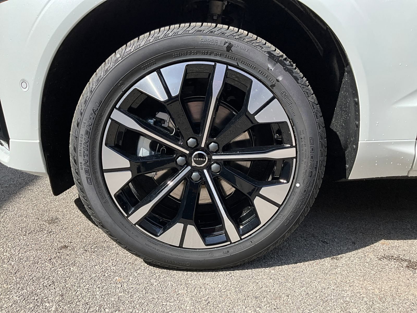 New 2026 Volvo XC60 B5 Plus w/ Climate Package AWD/4WD image 32