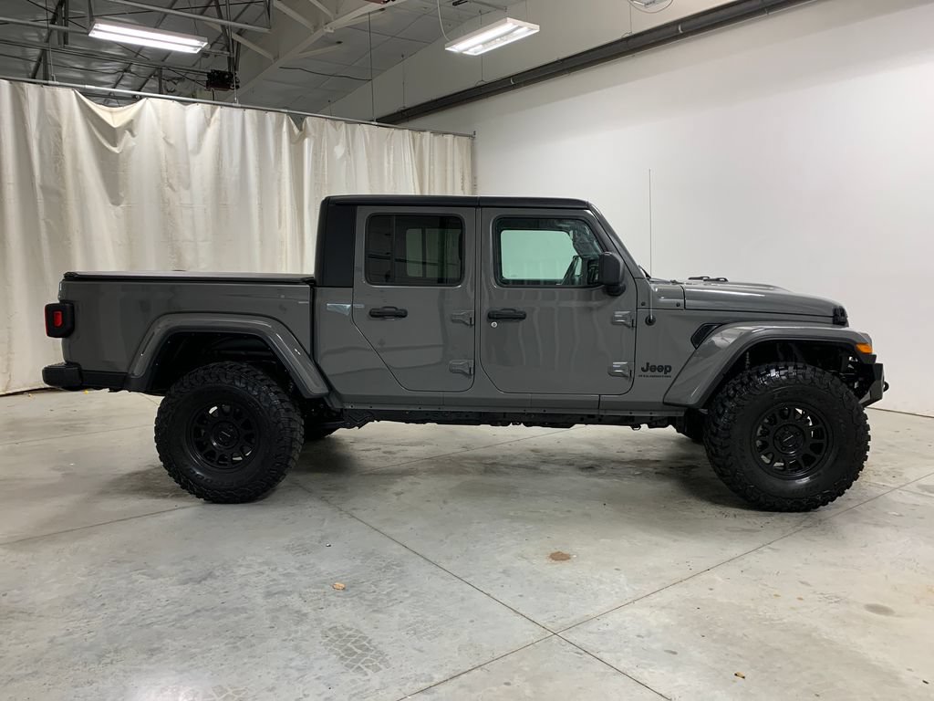 Used 2023 Jeep Gladiator Sport AWD/4WD image 11