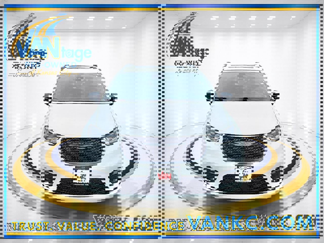 Used 2025 Chrysler Pacifica Limited image 2