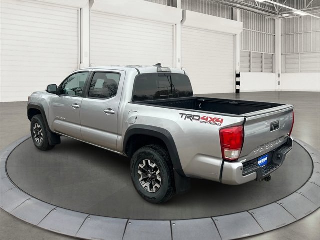 Used 2019 Toyota Tacoma TRD Off-Road w/ Technology Package image 2