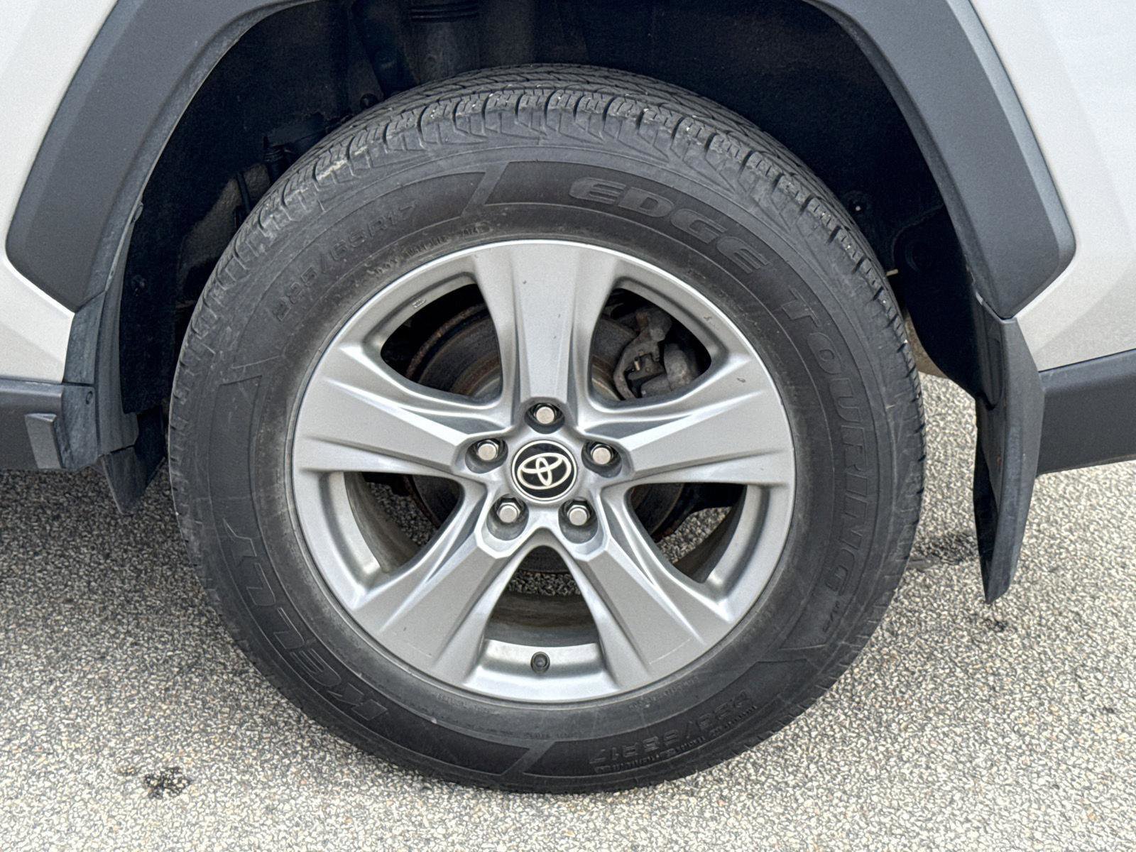 Used 2022 Toyota RAV4 XLE w/ Convenience Package image 8