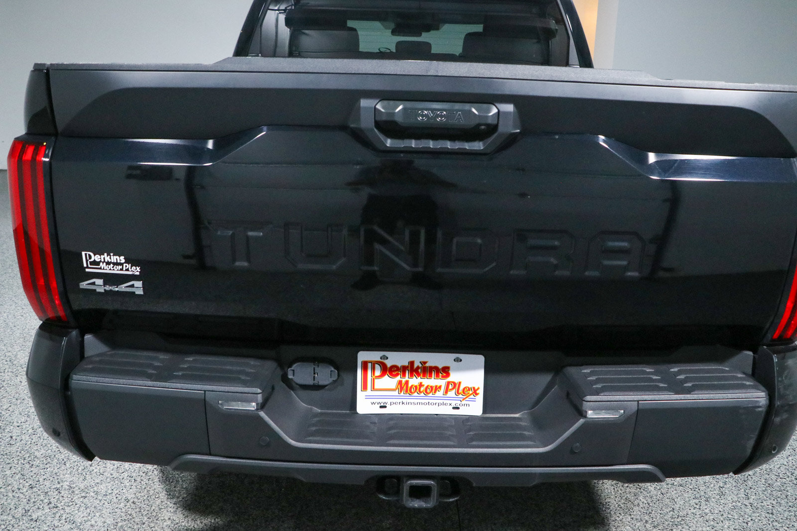 Used 2024 Toyota Tundra SR5 w/ SR5 Convenience Package AWD/4WD image 7