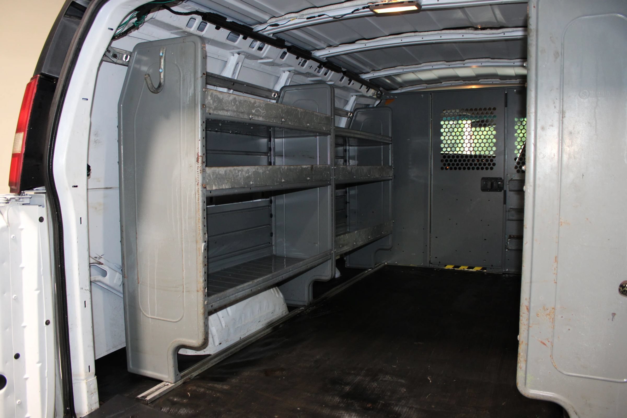 Used 2009 Chevrolet Express 1500 RWD image 27