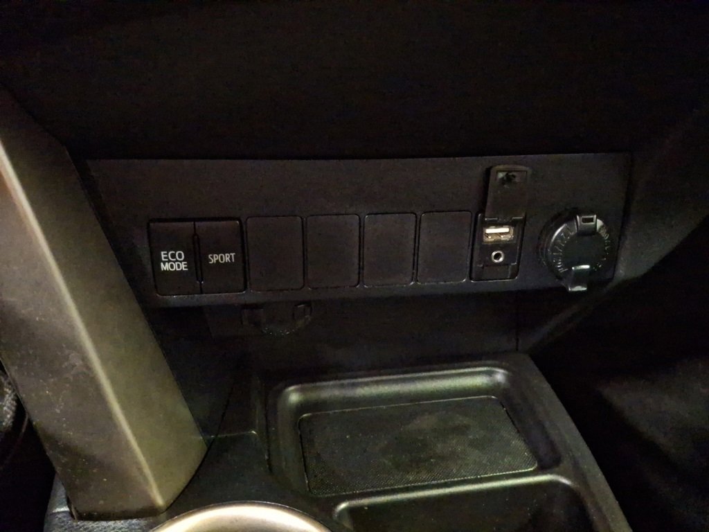 Used 2015 Toyota RAV4 LE image 24