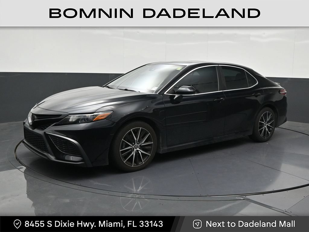 Used 2022 Toyota Camry SE w/ Audio Upgrade Package FWD image 1