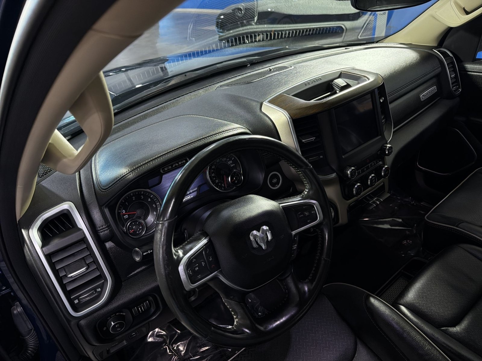 Used 2021 RAM 1500 Laramie AWD/4WD image 18