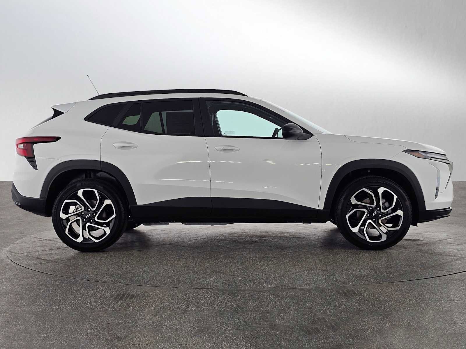 New 2026 Chevrolet Trax RS w/ Driver Confidence Package FWD image 2