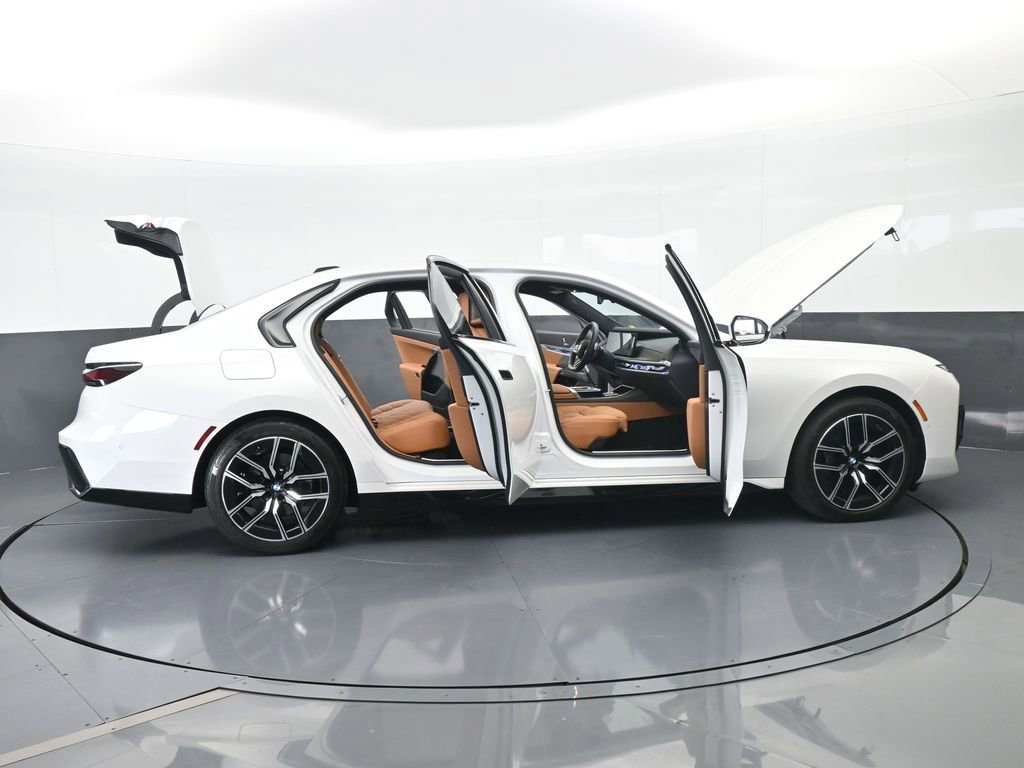 Used 2025 BMW 740i xDrive image 73
