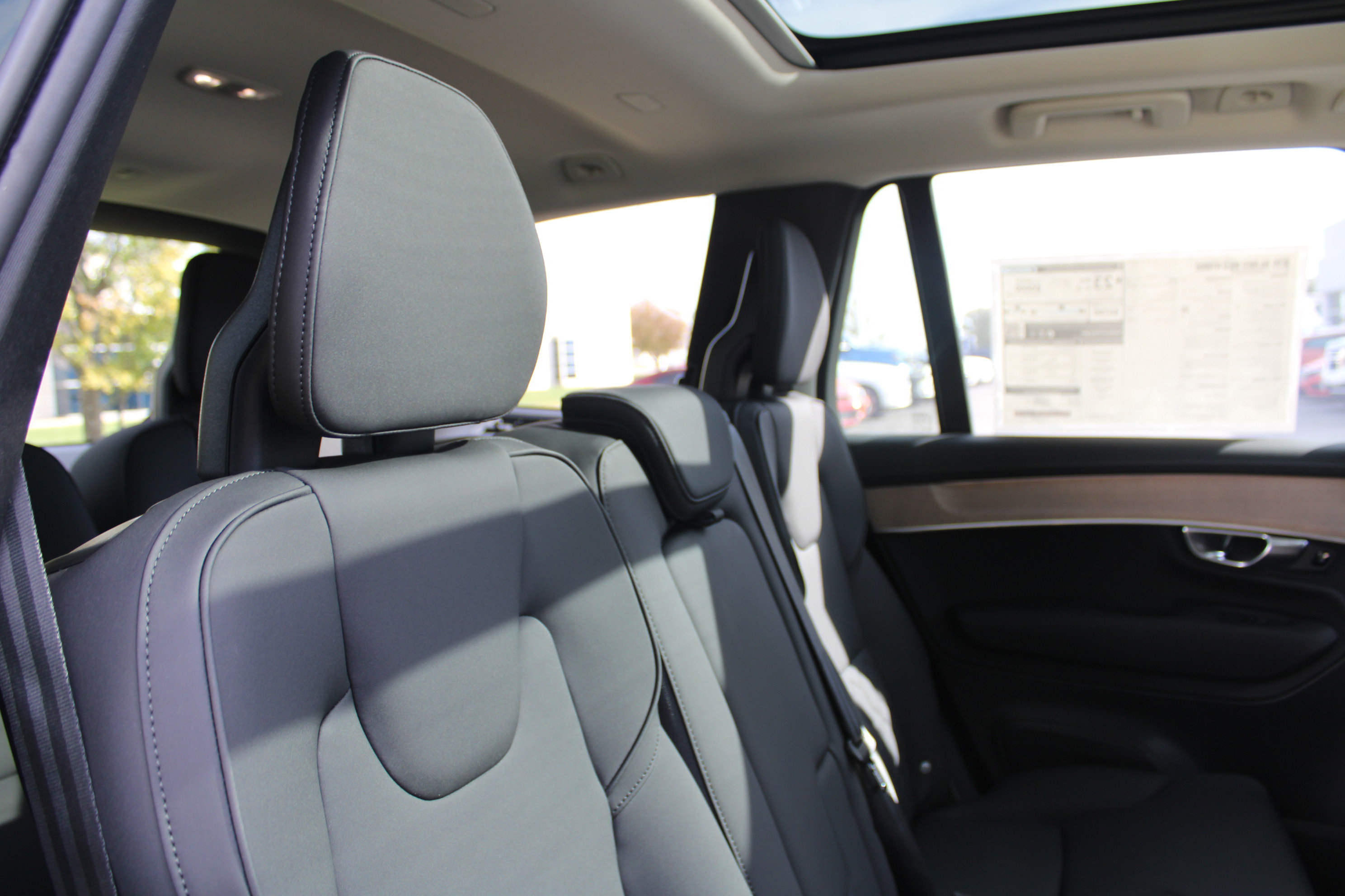 New 2026 Volvo XC90 B6 Plus w/ Protection Package Premier AWD/4WD image 44