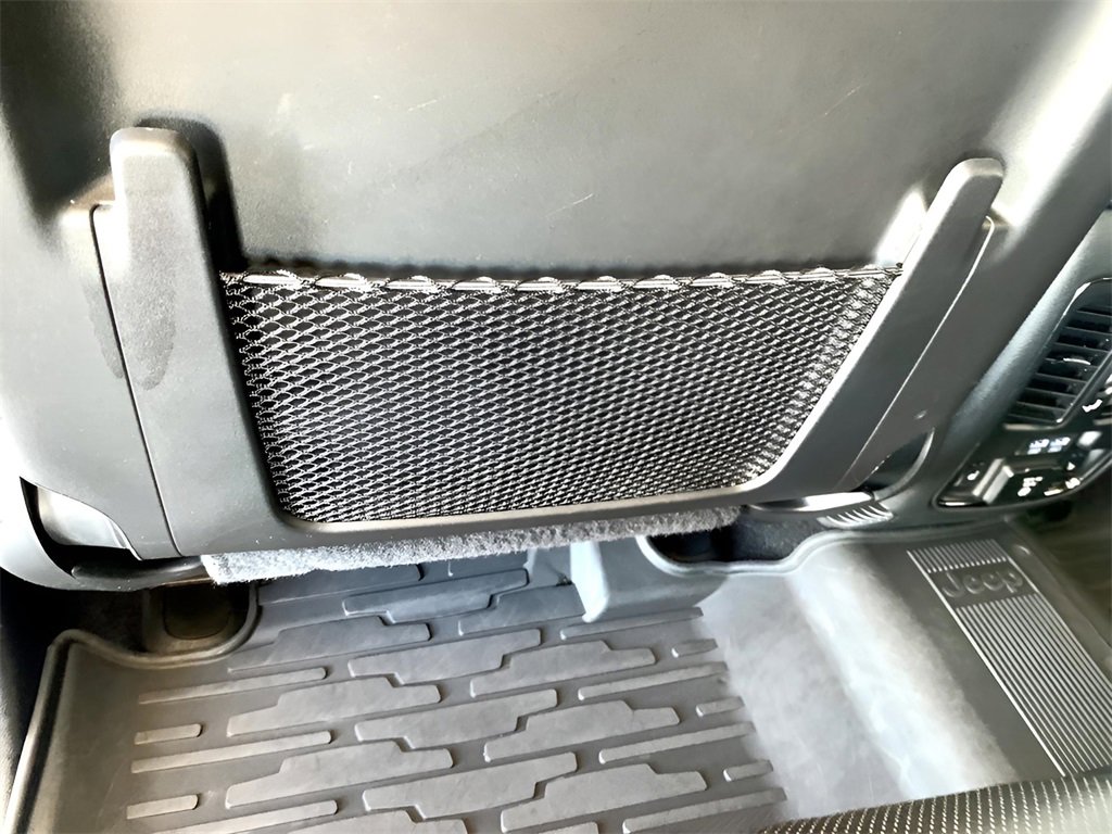 Used 2020 Jeep Grand Cherokee Limited w/ Luxury Group II image 46