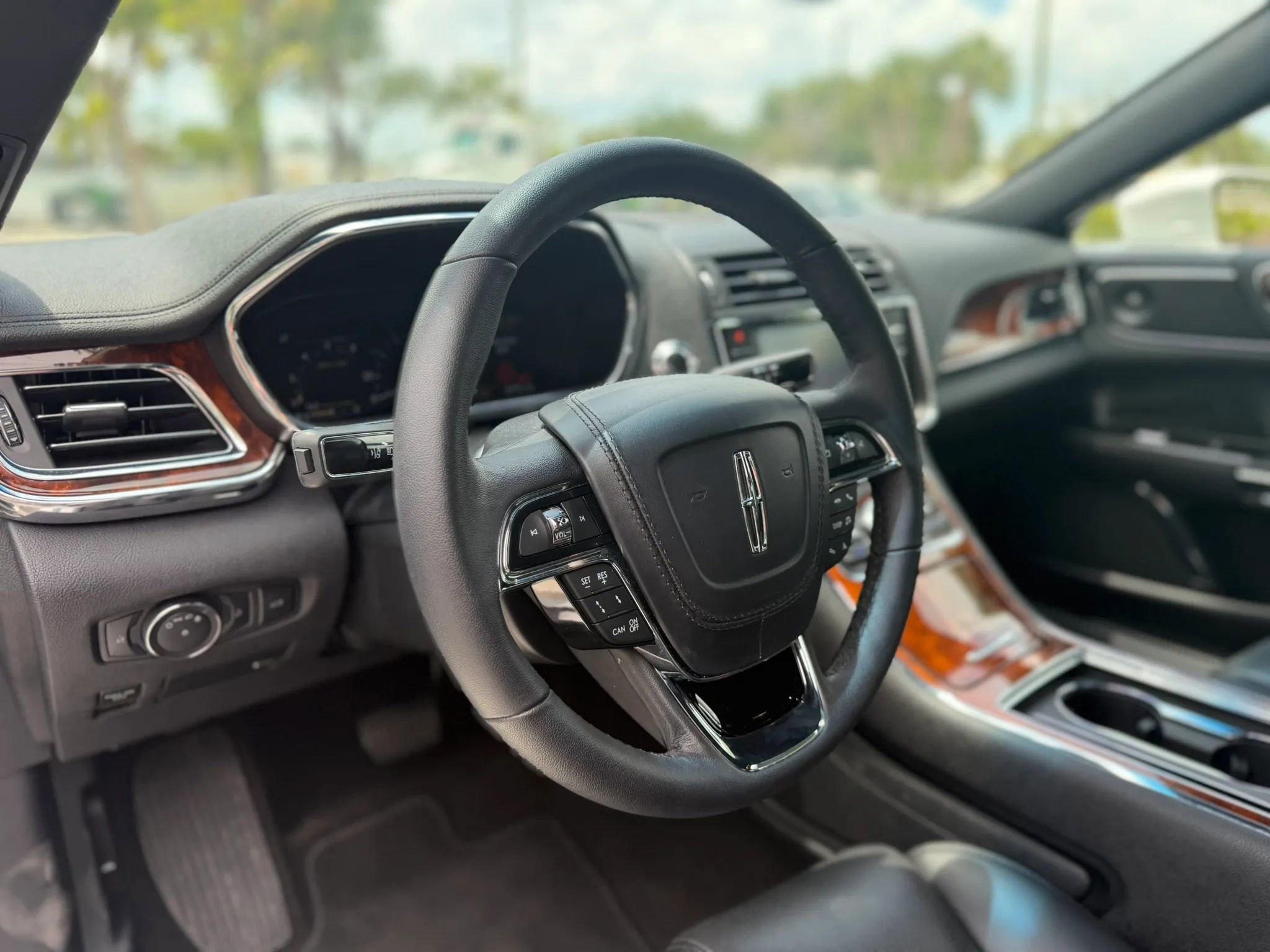 Used 2020 Lincoln Continental AWD w/ Premium Package image 23