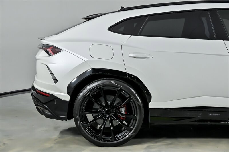 Used 2021 Lamborghini Urus AWD/4WD image 13
