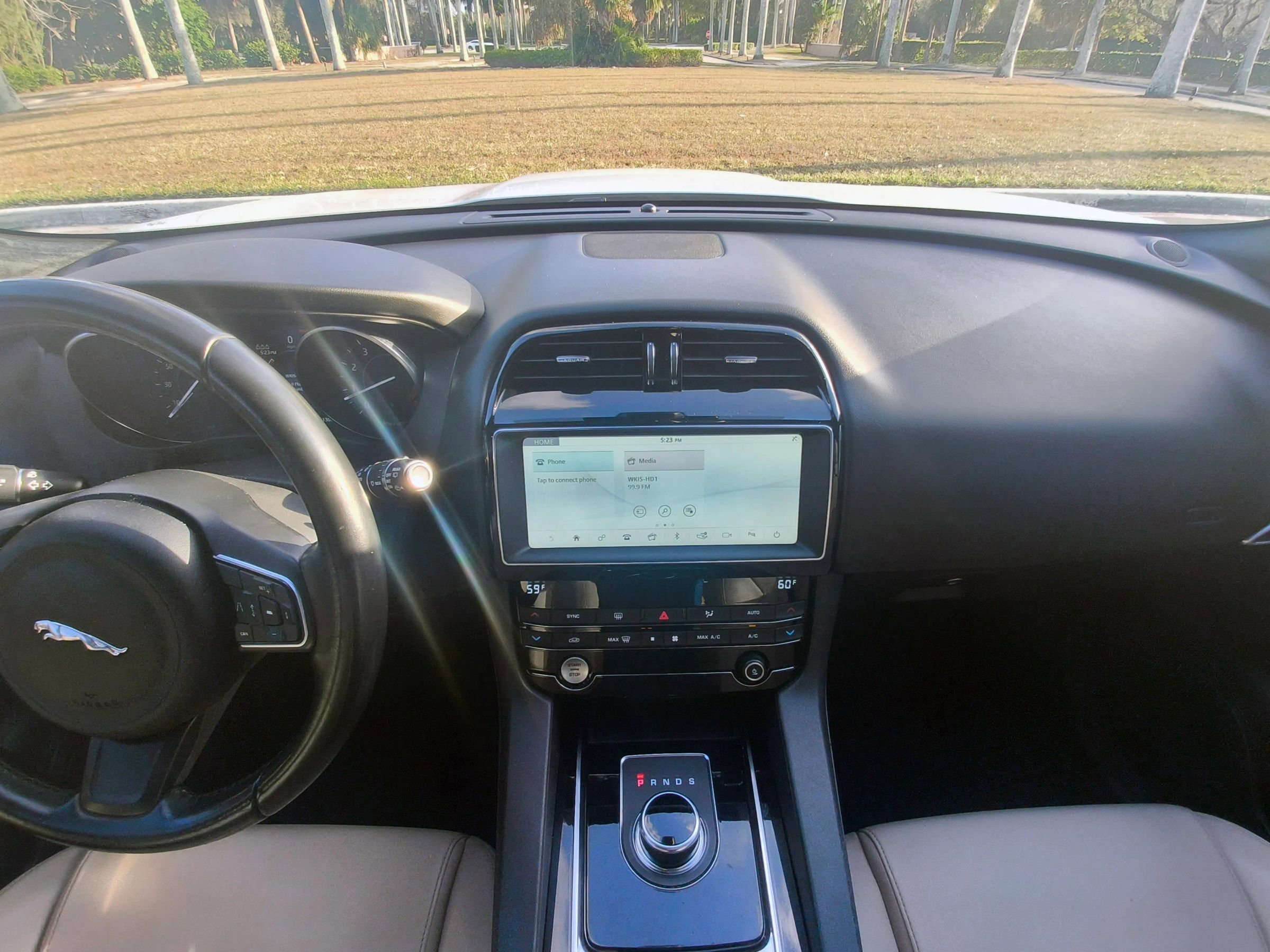 Used 2019 Jaguar F-PACE Premium image 23