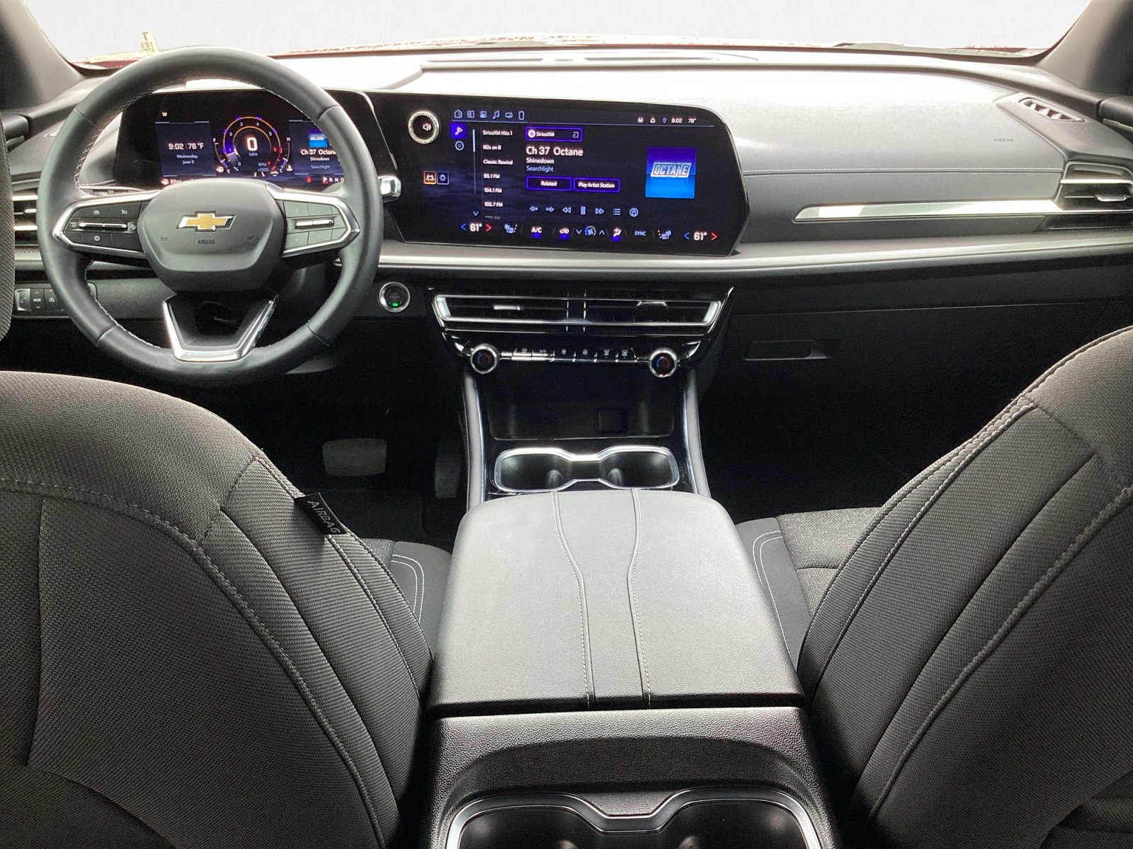 Used 2025 Chevrolet Traverse LT FWD image 4