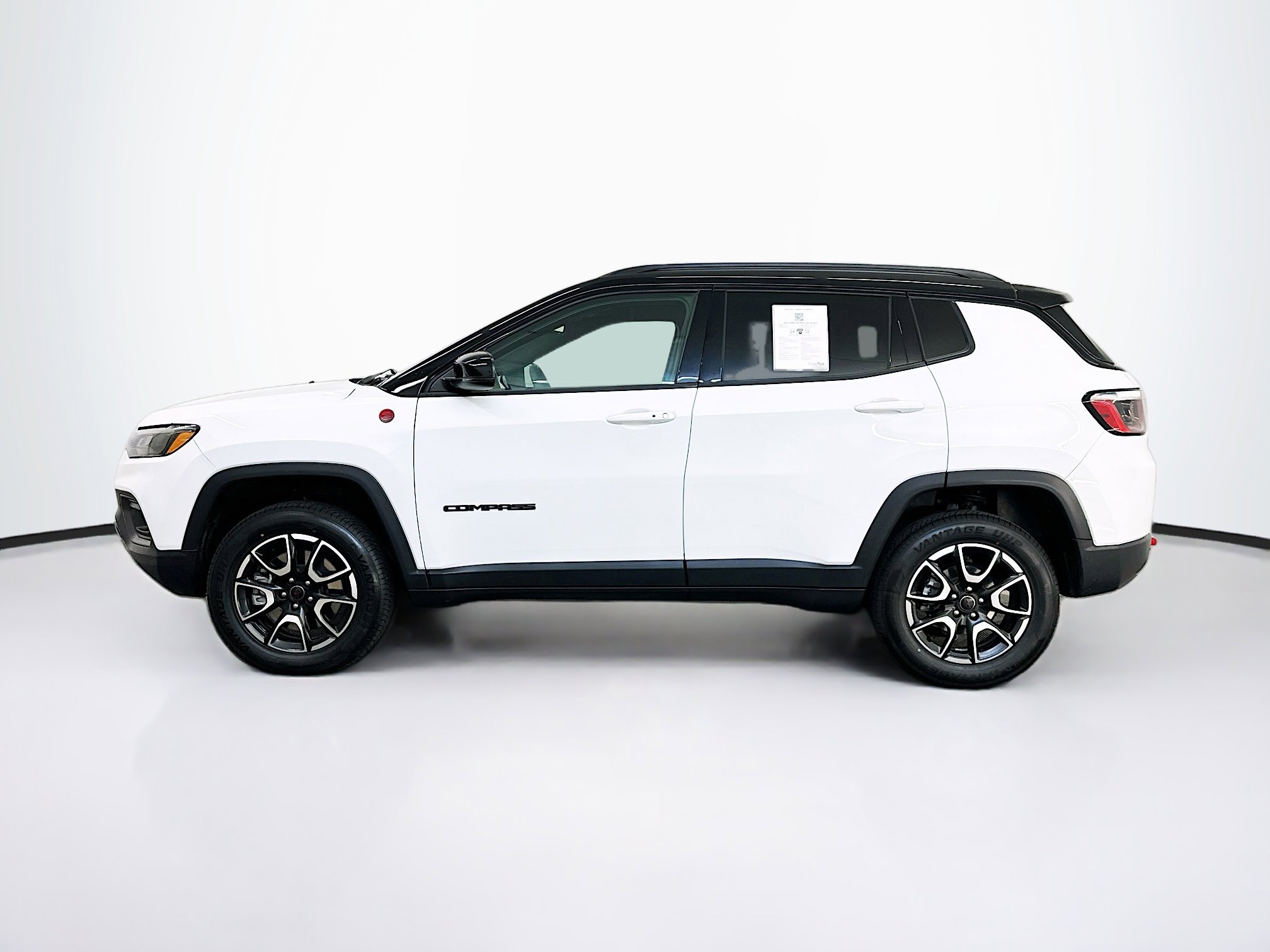 Used 2025 Jeep Compass Trailhawk AWD/4WD image 4