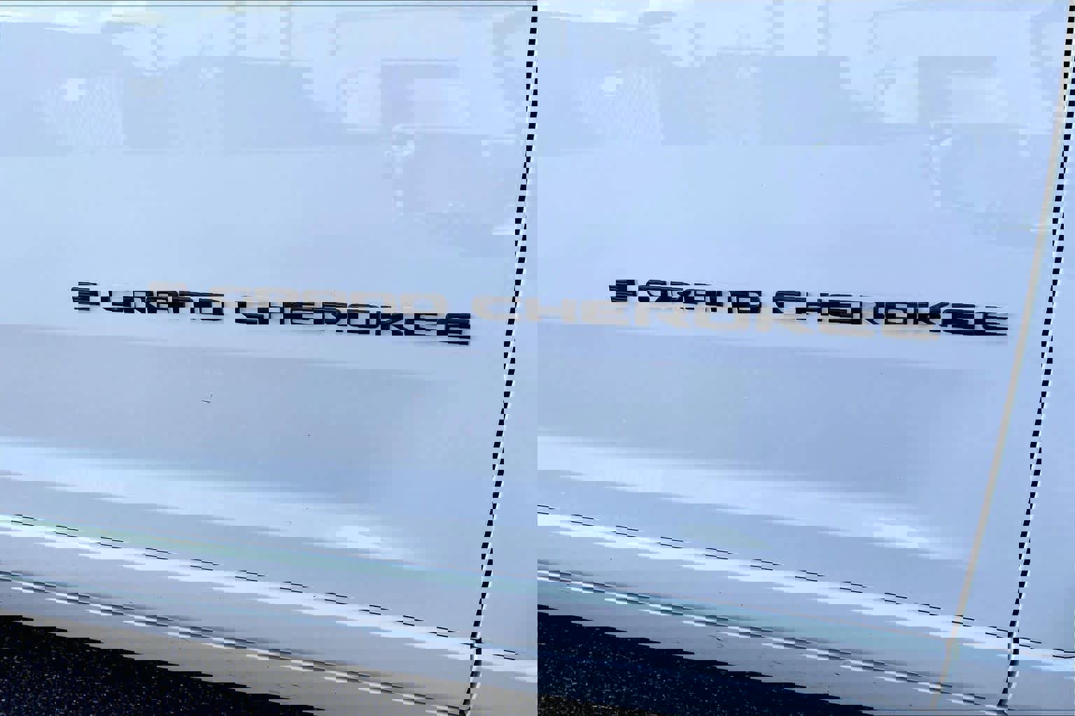 Used 2025 Jeep Grand Cherokee Summit w/ Obsidian Package image 9