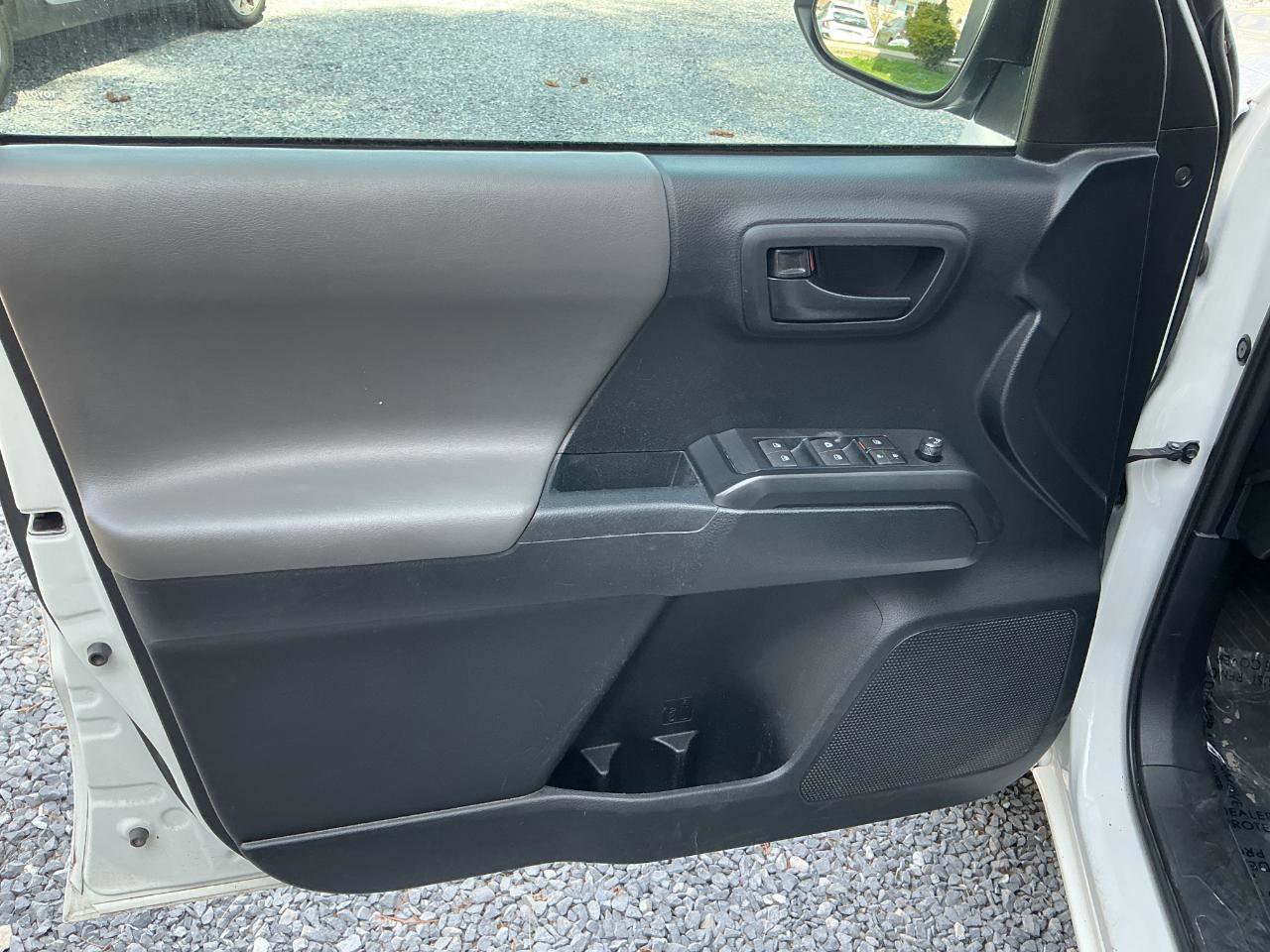 Used 2019 Toyota Tacoma SR w/ SR Convenience Package RWD image 9