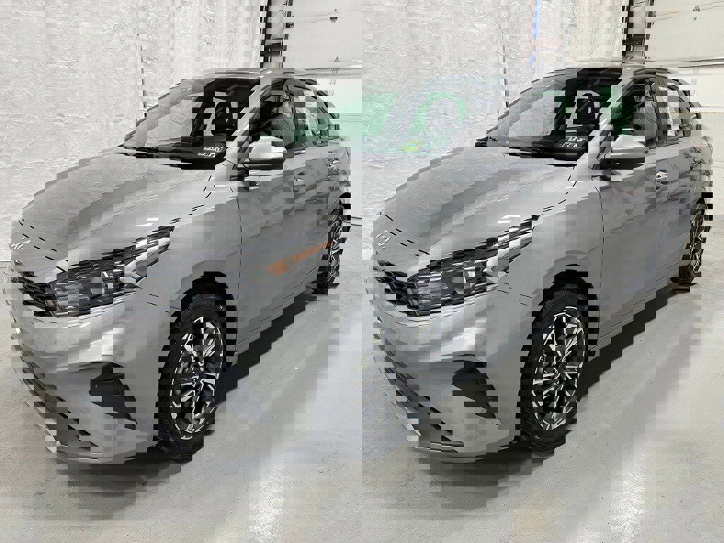 Used 2024 Kia Forte LXS image 3