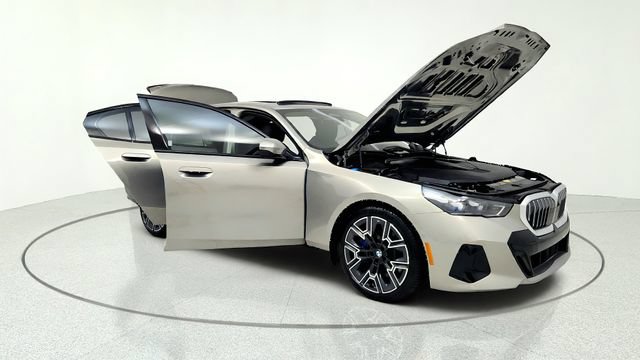 Used 2026 BMW i5 eDrive40 w/ M Sport Package RWD image 11