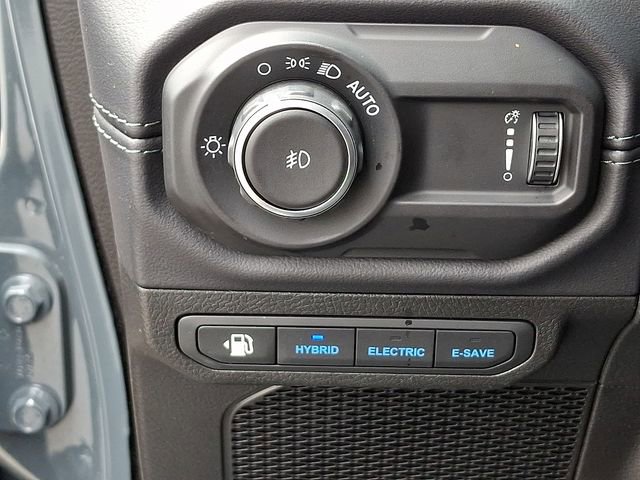 Used 2025 Jeep Wrangler Unlimited Sahara image 25