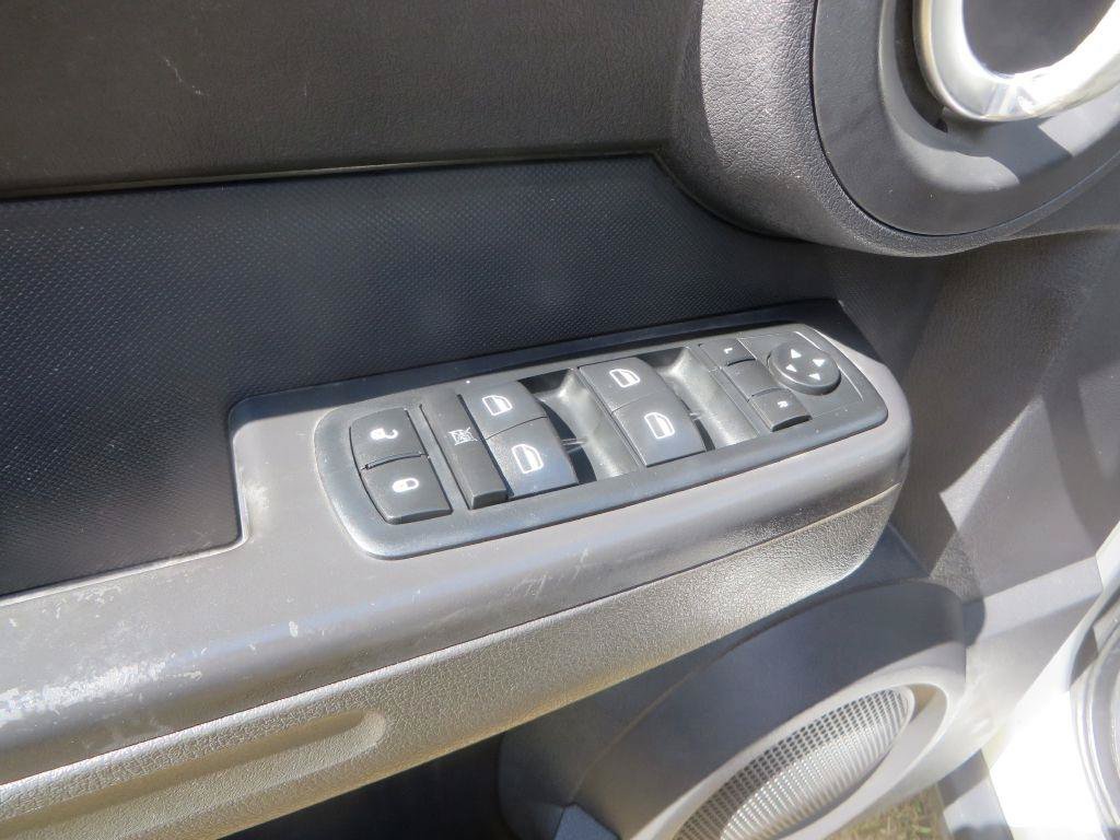 Used 2011 Dodge Nitro Heat w/ Popular Equipment Group RWD image 11