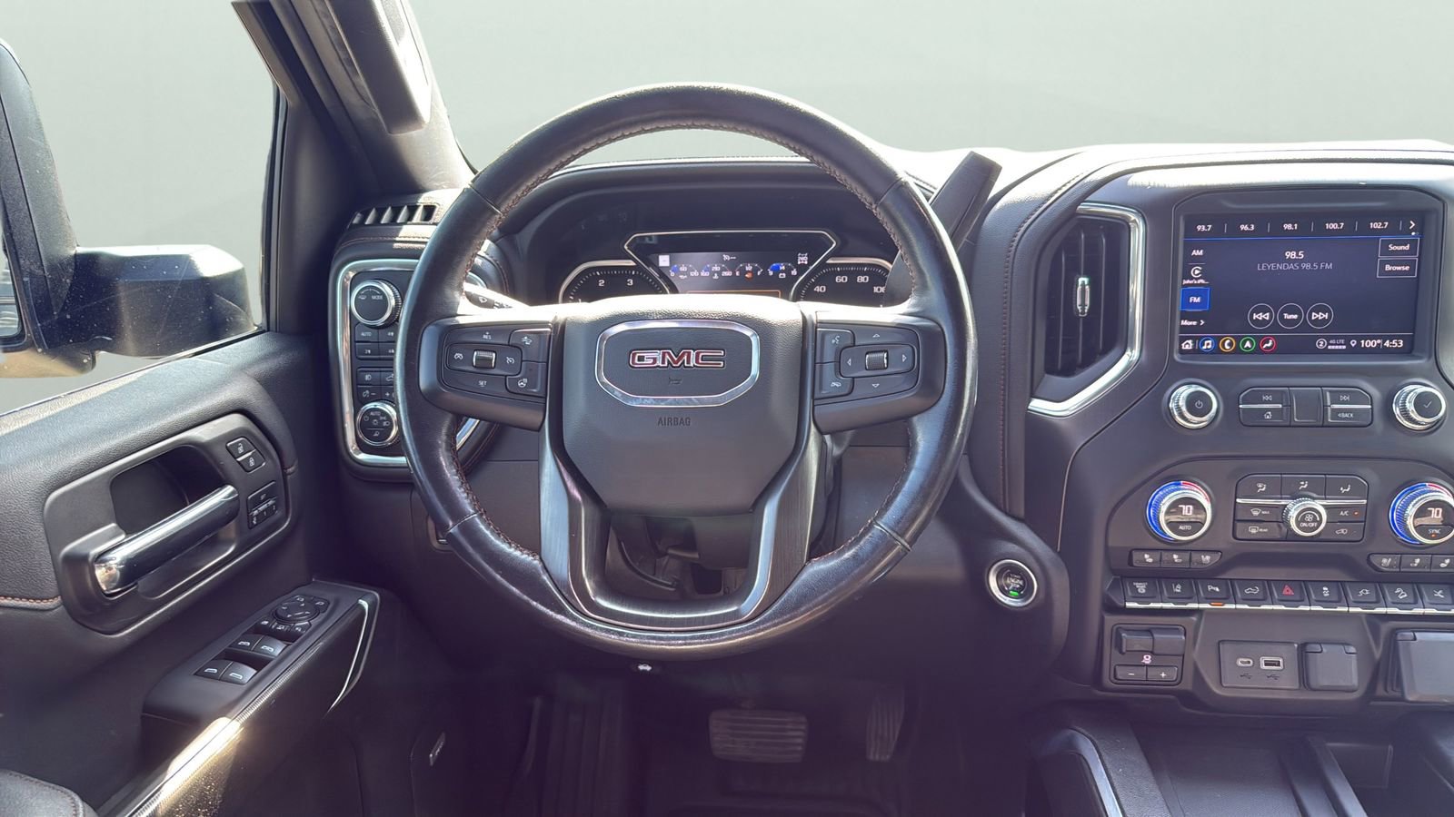 Used 2022 GMC Sierra 2500 AT4 w/ AT4 Premium Plus Package AWD/4WD image 10