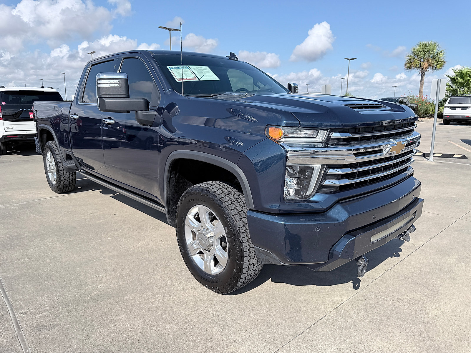 Used 2022 Chevrolet Silverado 2500 High Country w/ Technology Package AWD/4WD image 9