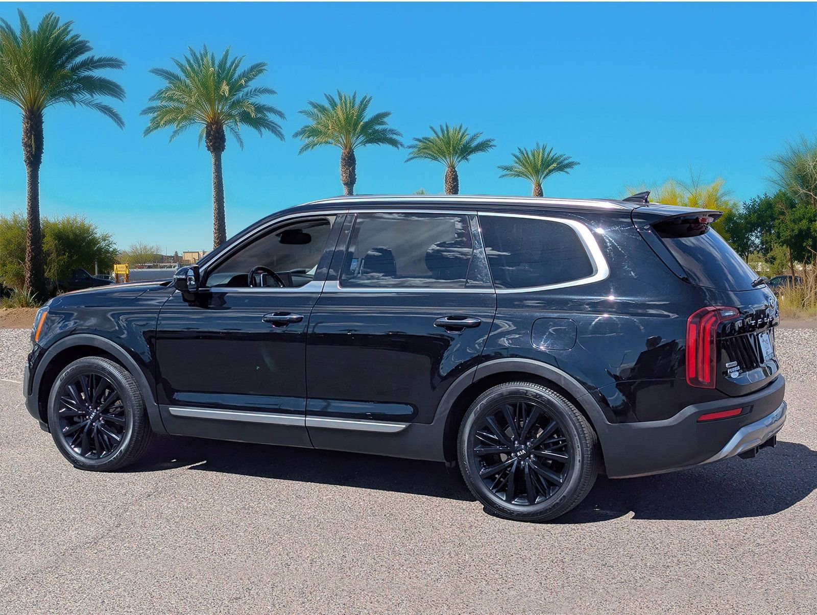 Used 2020 Kia Telluride SX w/ SX Prestige Package image 3