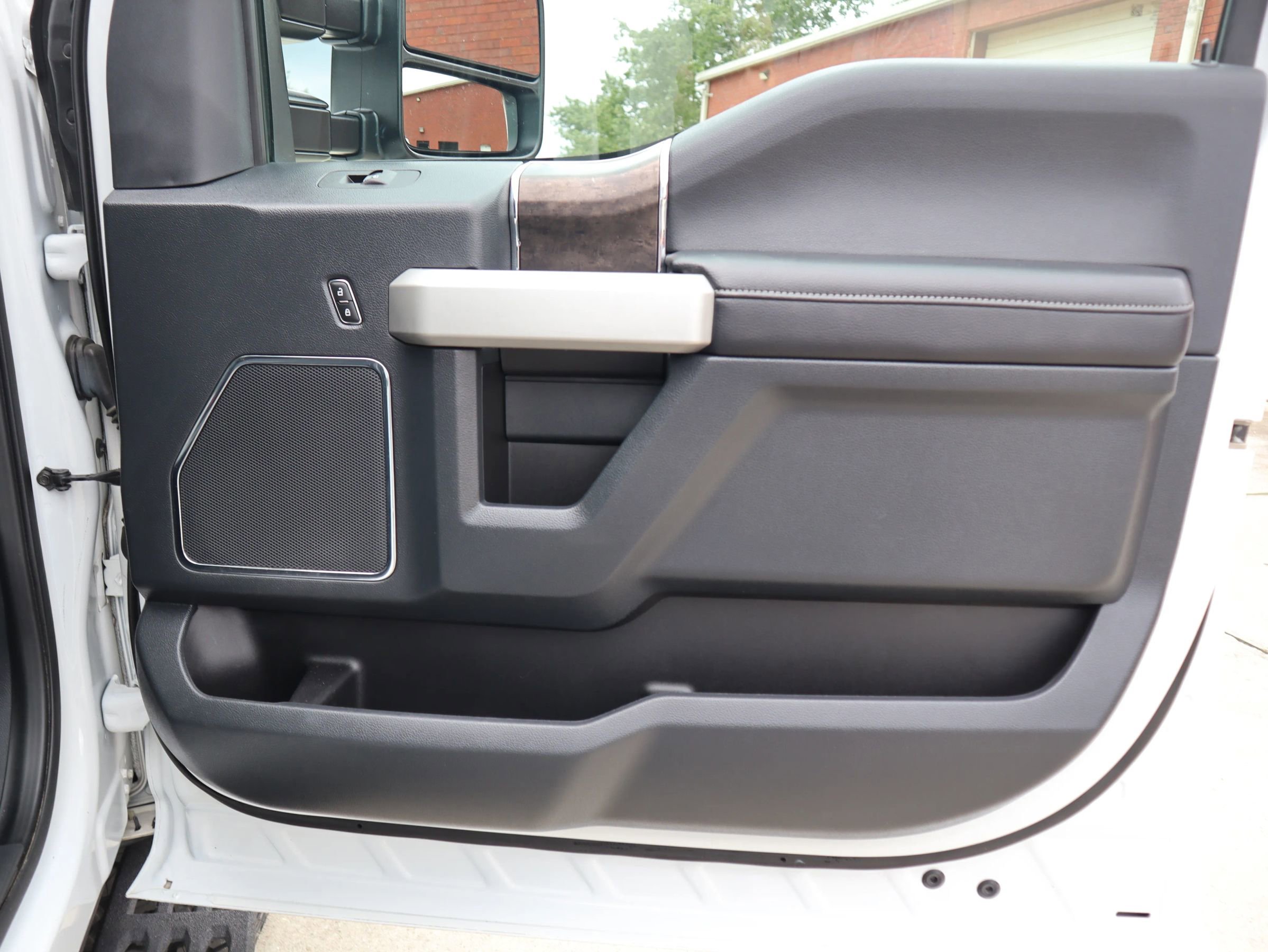 Used 2022 Ford F350 Lariat w/ Tremor Off-Road Package image 32